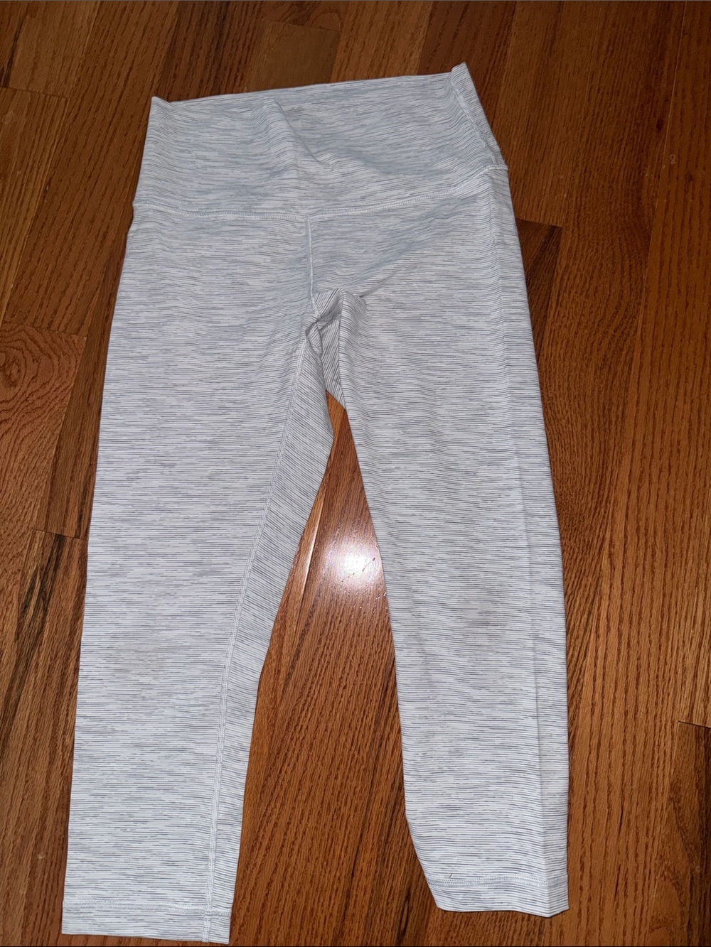 lululemon athletica Women’s Light Gray Heather Capri Leggings